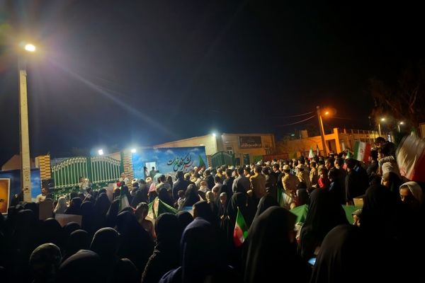 حضور مردم بصیر و همیشه در صحنه بوموسی در قیام ایران داغدار علیه شیطان