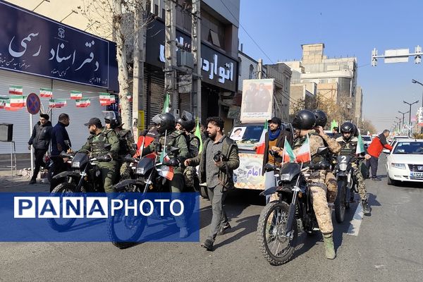 کاروان نمادین ورود حضرت امام خمینی(ره) به میهن اسلامی