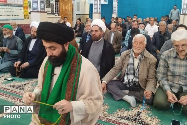 مصلی فیروزکوه در دومین جمعه خردادماه، معطر به یاد شهدا و حماسه مقاومت شد