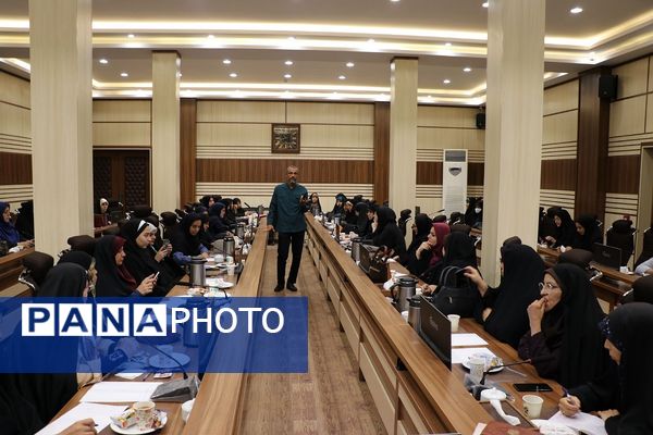 جلسه رابطین بسیج مدارس در سالن معلم ناحیه دو شهرری