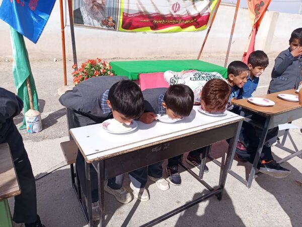 جشن نیمه شعبان و فجر انقلاب در آموزشگاه سلمان فارسی ابرکوه