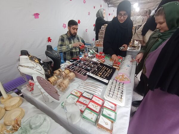 برگزاری نمایشگاه صنایع دستی در محله طلاب مشهد