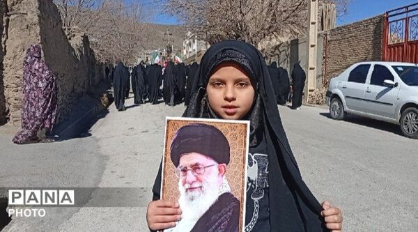 برای شهید وطن کوچک تا بزرگ آمدند