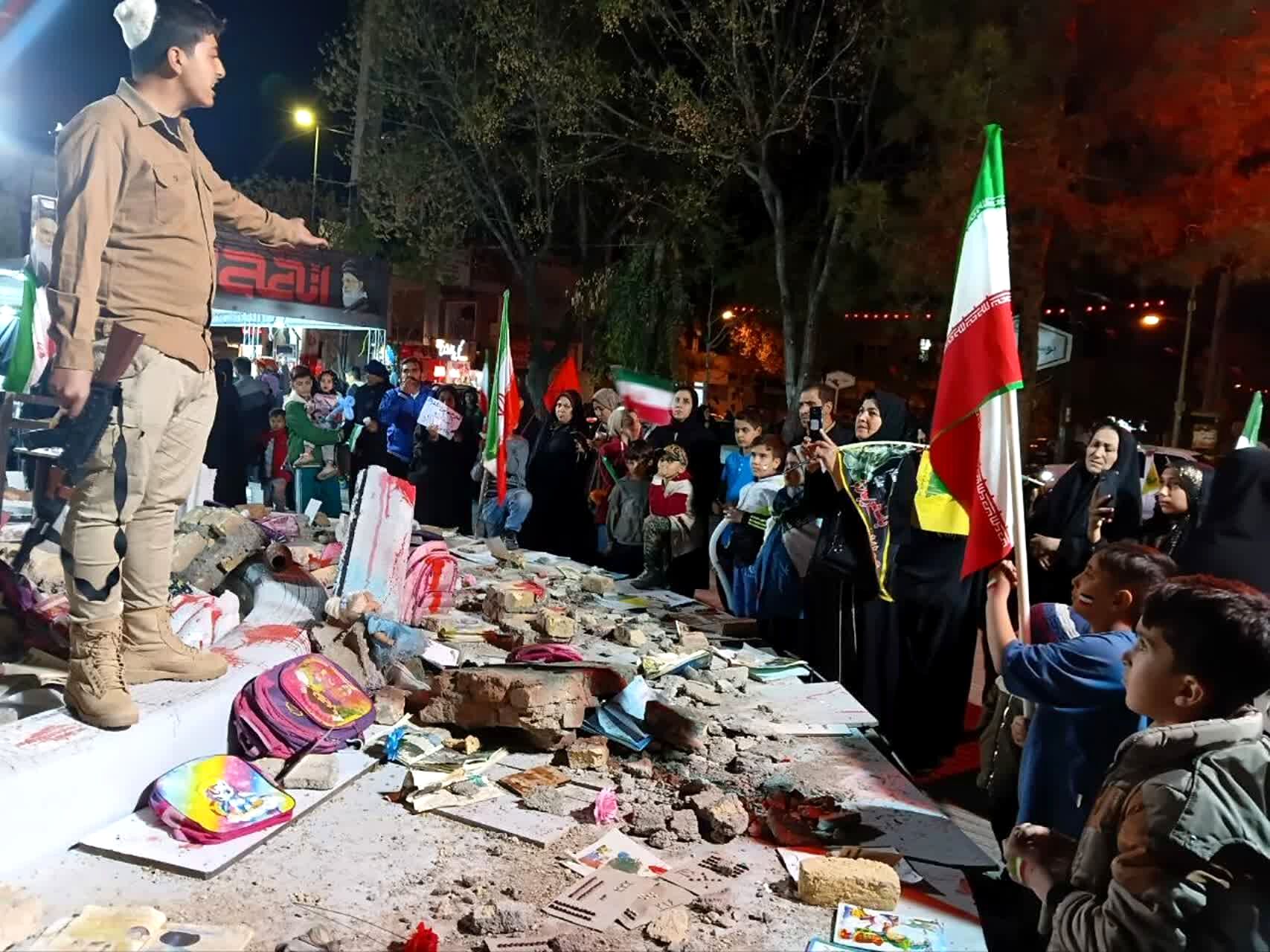 اجرای نمایش «نامه ای از خاک و خون» در موکب هنر و رسانه قم