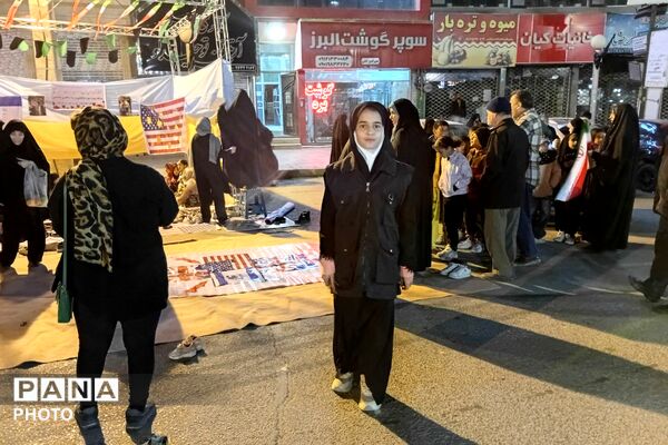 اجتماع پرشور شبانه مردم انقلابی در شهرستان فیروزکوه