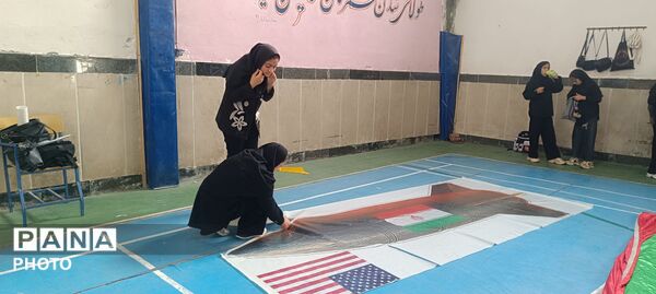 تمرین اجرای پیرامید و دانش‌آموزان دوره متوسطه اول و دوم