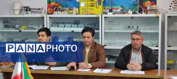 برگزاری کارگاه هدایت تحصیلی پایه نهم در دبیرستان فرزانگان شیروان