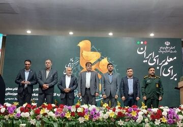 برگزاری آیین گرامیداشت مقام‌معلم در خوزستان