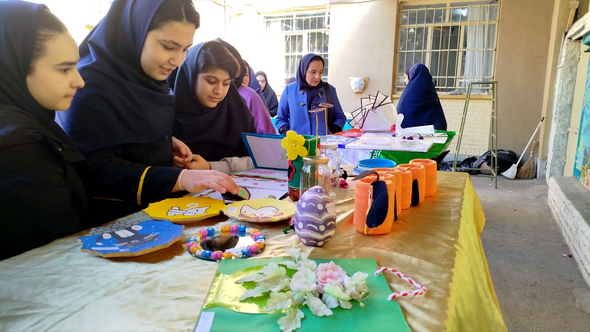 نمایشگاه و بازارچه کارو فناوری در دبیرستان پیرایش یک