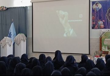 یادواره شهدا در دبیرستان فرزانگان یک قم