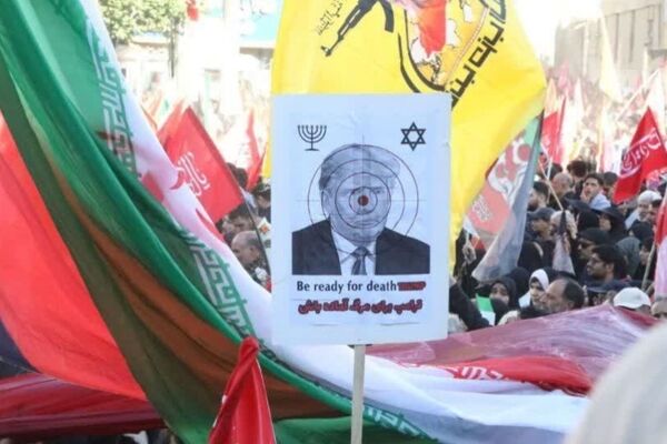 تجمع باشکوه مردم در مشهد؛ وداعی پرشور در آیین تشییع رهبر