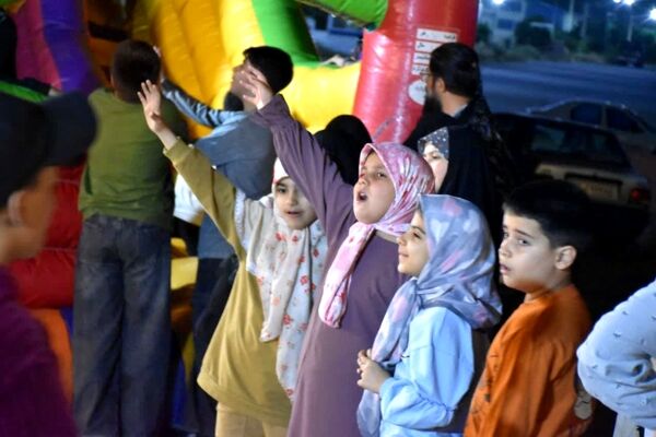 در هشتاد و هفتمین شب پهباد شاهد ۱۳۵ در کنار مردم در میدان صنعت 