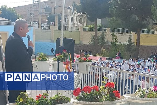 نوروز دانش با حضور دانش آموزان و مسئولان منطقه پردیس 