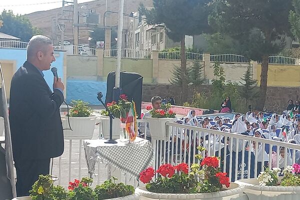 نوروز دانش با حضور دانش آموزان و مسئولان منطقه پردیس 