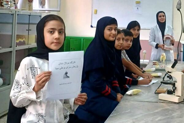 برگزاری کارگاه کار با میکروسکوپ در پژوهش‌سرای دانش‌آموزی بو‌علی سینای ملارد