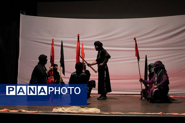 اجرای نمایش «طریق عشق» در شهرستان گرمه