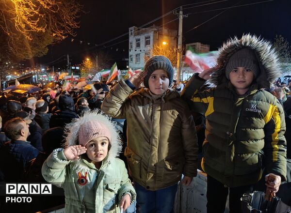 سرما در برابر آتش عشق دلها به رهبر چیزی نبود