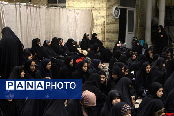 اعزام نخستین گروه از دختران دانش‌آموز ناحیه یک قم به اردوی راهیان نور