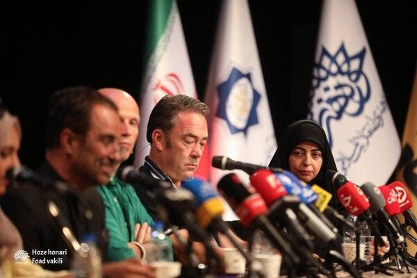 چهره‌های بین‌المللی رسانه، بازتاب جهانی تشییع و جنگ روایت‌ها را بررسی کردند