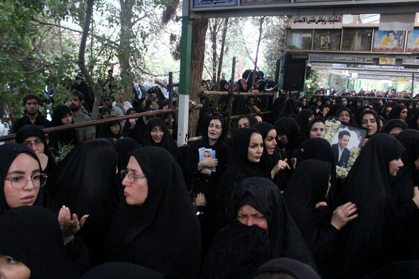 خاکسپاری نوجوان شهید «محمدحسین خاکی» در گلزار شهدای قم