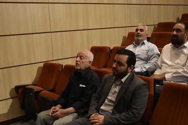 رونمایی از کتاب مجید فرزند حبیب در سالن آمفی تئاتر فرهنگسرای کوثر شهرستان دماوند 