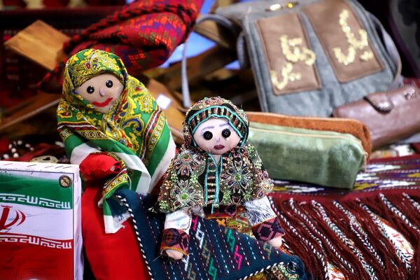 افتتاح نمایشگاه دست‌سازه‌های هنرستانی‌های گلستان در رویداد ایران‌جان