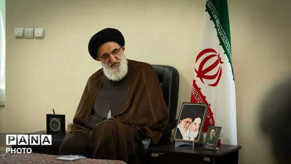 بیعت  اعضای شورای دانشگاه آزاد اسلامی استان البرز با سومین رهبر انقلاب اسلامی