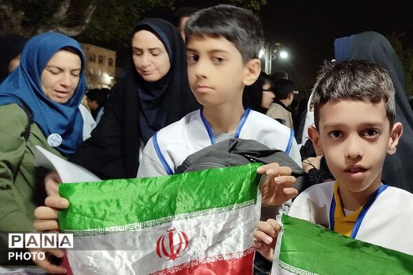 برپایی ایستگاه سلامت با حضور سفیران سلامت دانش‌آموزی ناحیه 2 شهرری در میدان نماز