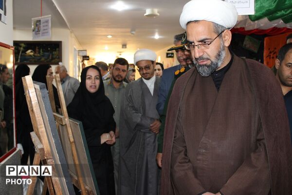 افتتاح نمایشگاه دست سازه‌های هنری در هفته مشاغل