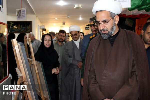 افتتاح نمایشگاه دست سازه‌های هنری در هفته مشاغل