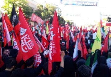 تشییع تاریخی پیکر مطهر رهبر شهید در مشهد مقدس 