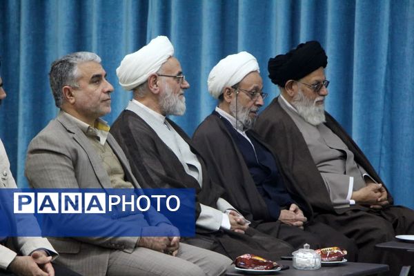 رونمایی کتاب «صبحی که در راه است» 