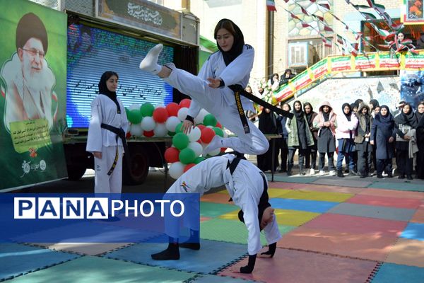 طنین زنگ انقلاب در بهارستان‌دو 