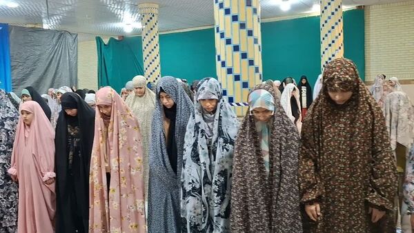 اعتکاف دختران دانش‌آموز قم در مسجد امام حسین(ع)