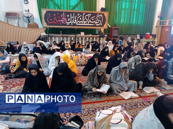 اعتکاف دانش‌آموزی در گناباد