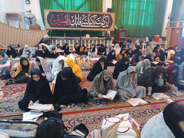 اعتکاف دانش‌آموزی در گناباد
