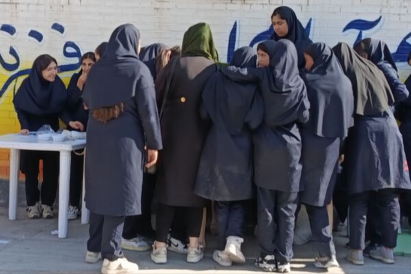 بازارچه غذا و صنایع دستی دانش آموزان دبیرستان صدیقه کبری 