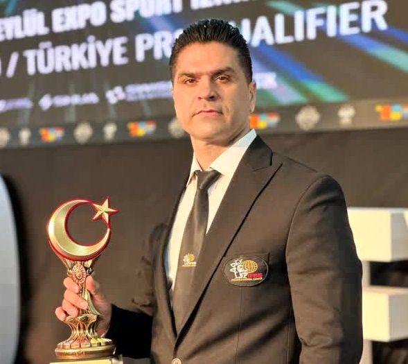 کارت قضاوت بدنسازی حرفه ای ۲۰۲۵ اکبر خزایی صادر شد