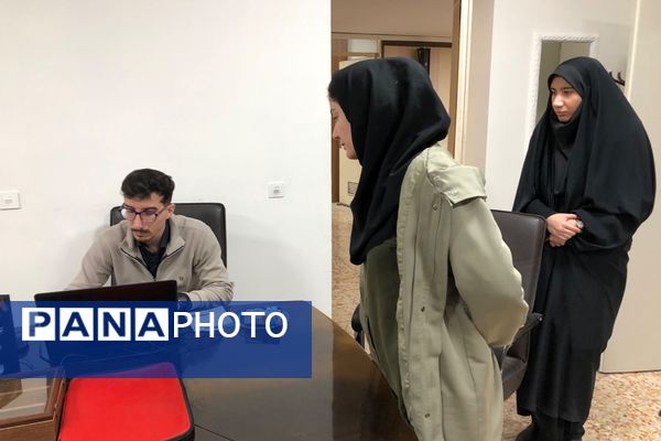 بینایی سنجی کارکنان اداره آموزش و پرورش ناحیه دو شهرری به مناسبت ایام الله دهه فجر 