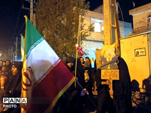 حضور پرشور مردم حاجی‌آباد در آیین‌ گرامیداشت شهدای انقلاب و دانش‌آموزان شجره طیبه