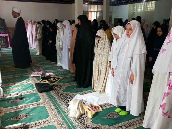 زنگ نیایش همراه با بهار علم و دانش در مدرسه شهید جواهری دو