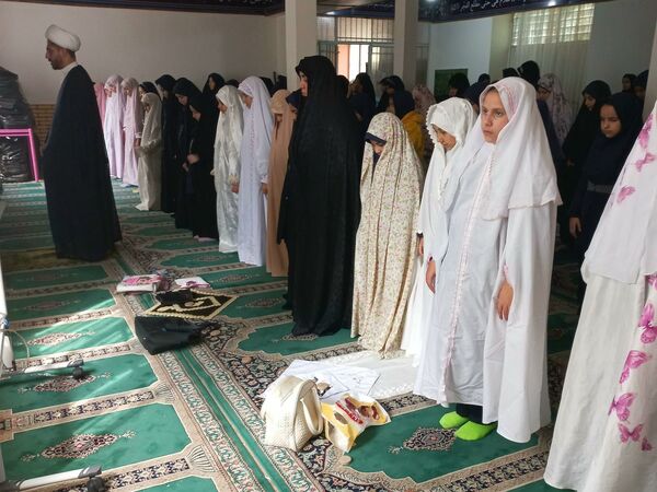 زنگ نیایش همراه با بهار علم و دانش در مدرسه شهید جواهری دو