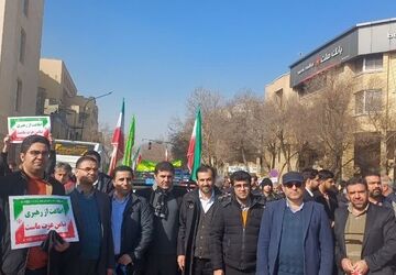 حضور پر شور  مسئولین و فرهنگیان و دانش آموزان ناحیه ۵اصفهان در راهپیمایی ۲۲ بهمن
