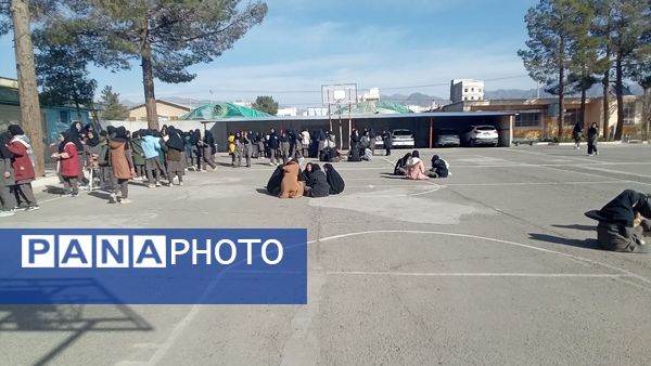 بازارچه‌‌ دانش‌آموزی در‌ دبیرستان‌ نمونه‌ اندیشه‌ کاشمر