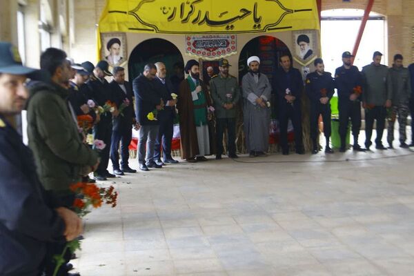 تجدید بیعت مسئولان فیروزکوه با آرمان‌های شهدا در دهه فجر