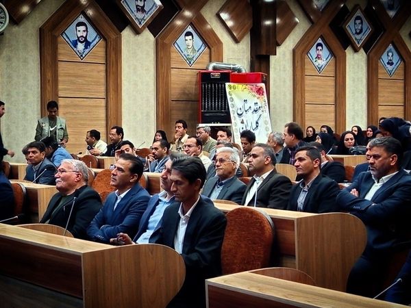 نایب رئیس مجلس شورای اسلامی پای درد دل فعالان اقتصادی نشست