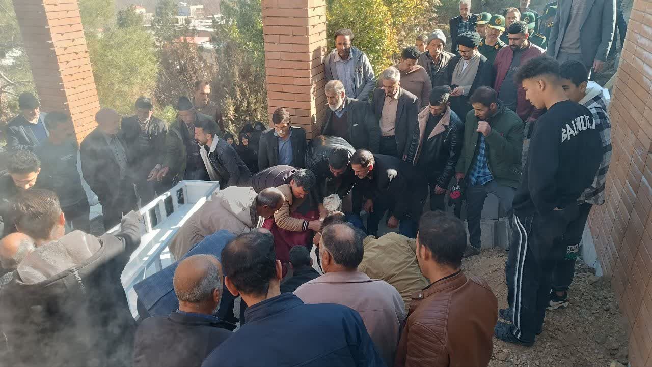 تشییع مادر شهید روستای یاسه چای با حضور گسترده مردم