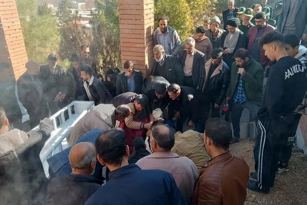 تشییع مادر شهید روستای یاسه چای با حضور گسترده مردم