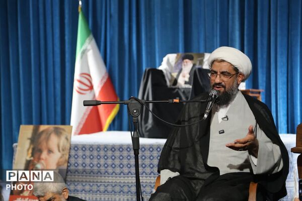 گردهمایی مردم همدان در پاسداشت مقام رهبر شهید انقلاب در رواق کشوردوست
