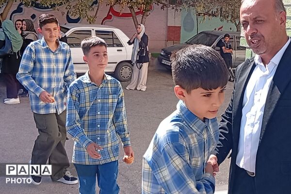 آیین استقبال از دانش‌آموزان پایه هفتم،مدرسه شهید فتوحی